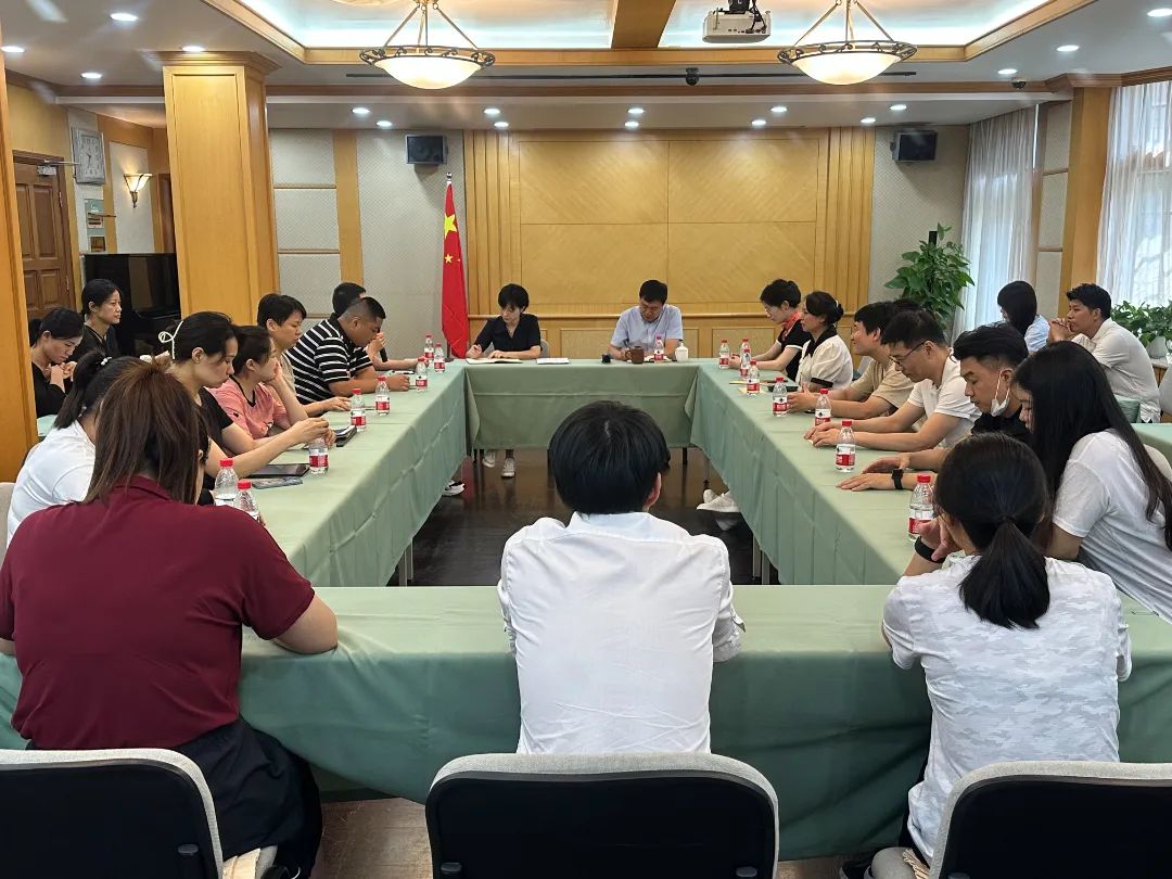 上海市基督教两会召开神学生座谈会.jpg