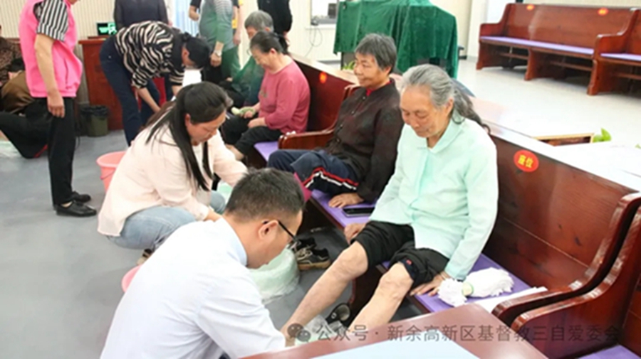 濯足日圣餐崇拜.webp.jpg