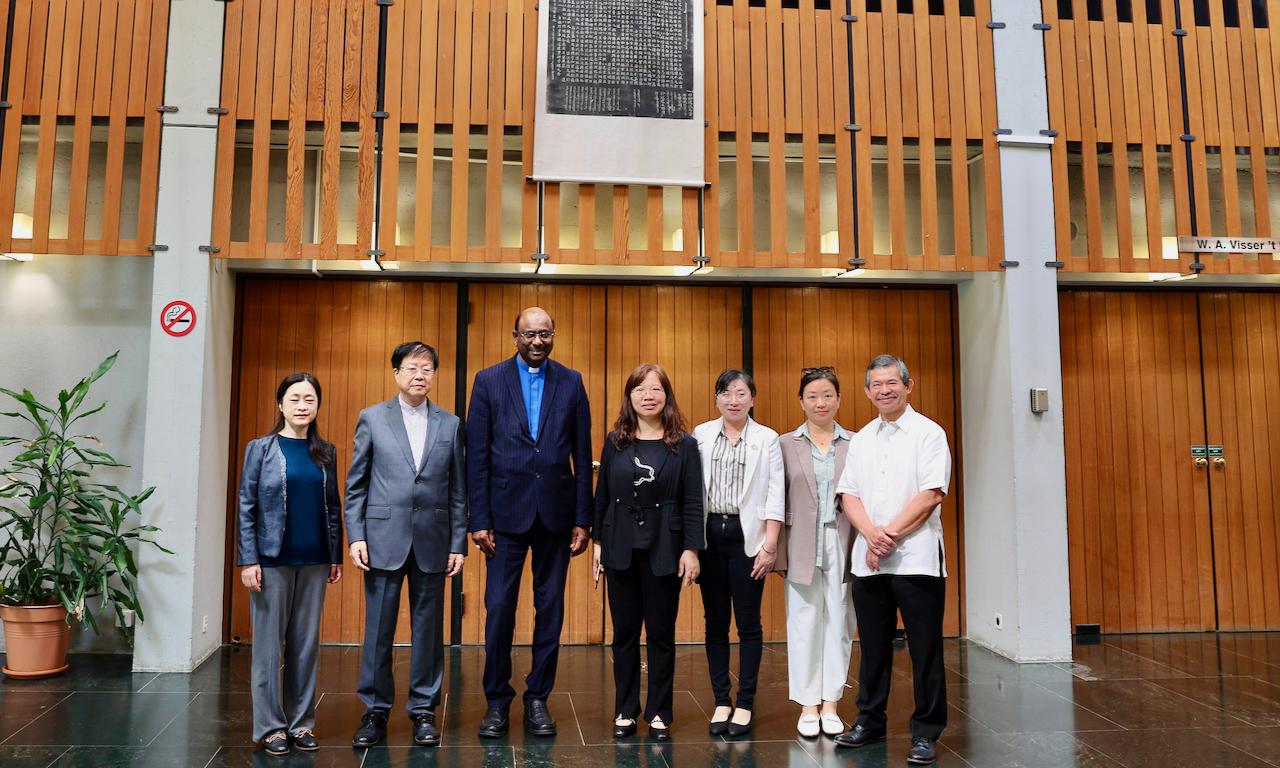 爱德基金会代表团于2023年6月访问了位于日内瓦的世界基督教教会联合会总部，受到世基联总干事皮莱牧师的热情接待。