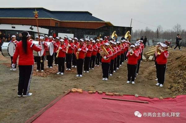 茄子河基督教会圣乐队奏乐