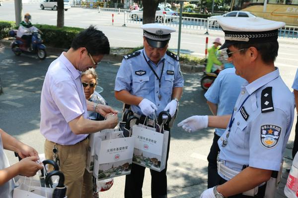 无锡市基督教堂慰问交警