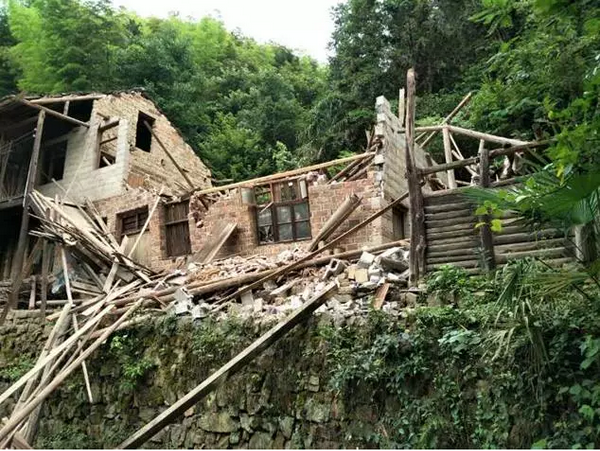 湖南省娄底市新化县，暴雨导致房屋倒塌