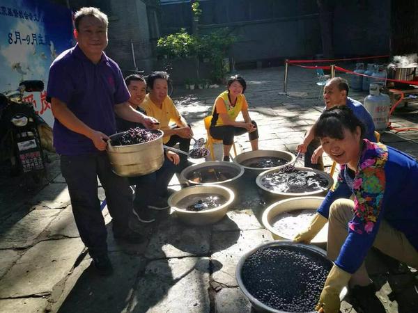 北京崇文门堂制作800瓶圣餐礼葡萄汁