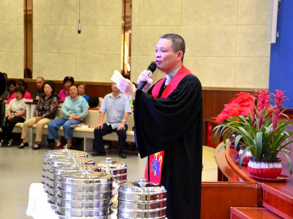 李申申牧师擘饼祝谢