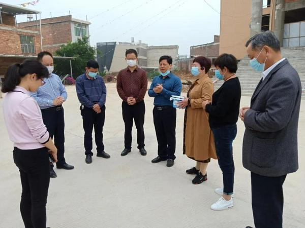 为圣殿装修的山格教堂祷告