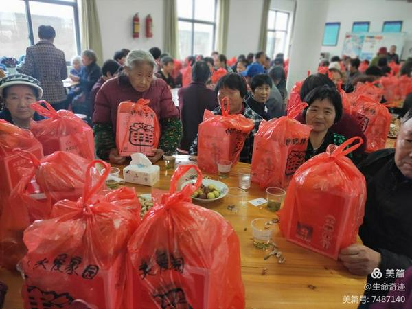 敬老聚会茶话会场景2