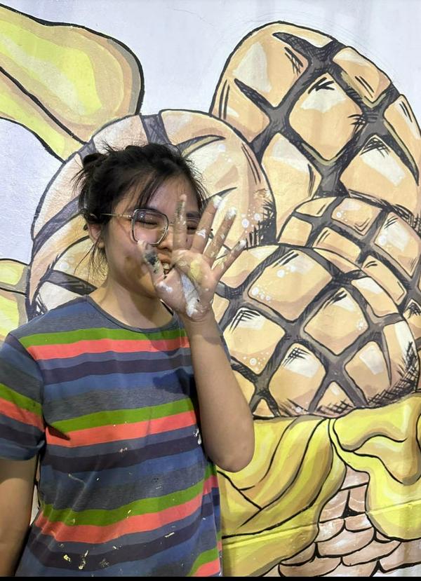 菲律宾画师在绘宣传壁画