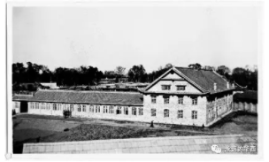 华西协合大学附属医院新建的服务大楼（由金陵大学作教学与办公使用）.png