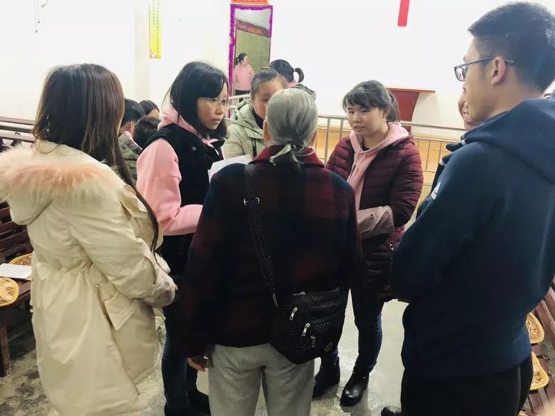团契同工刚到达荔浦教会.jpg