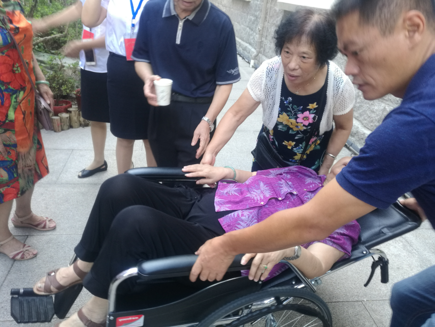 中暑的姊妹.png