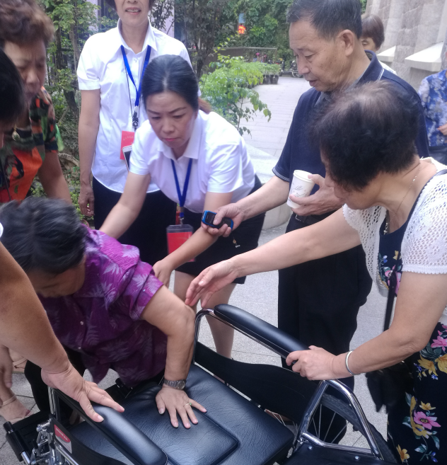 中暑的姊妹好起来了.png