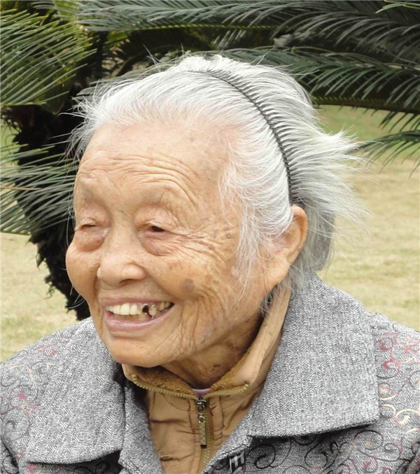 102岁的母亲.png