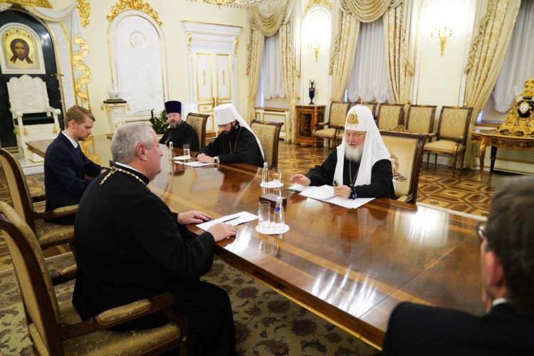 2022年10月17日，世基联代理秘书长索卡牧师在莫斯科圣丹尼尔修道院的宗主教住宅会见了俄罗斯东正教大主教基里尔.jpeg